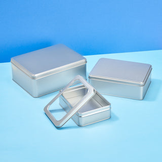 Contenitore in latta rettangolare grande color argento con coperchio a gradino uniforme o con finestra o a cerniera.